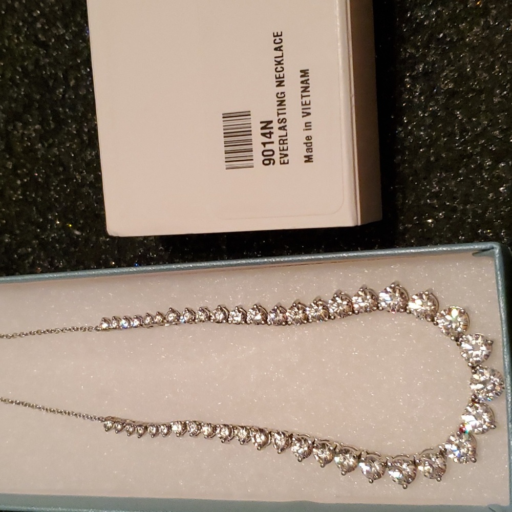 NIB. Touchstone Crystal everlasting necklace - Picture 2 of 3